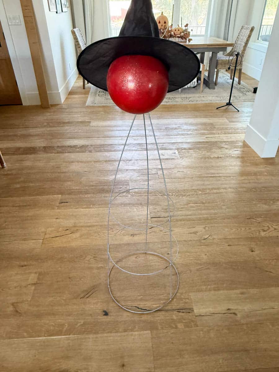 tomato cage Witch DIY